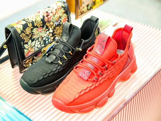 力邀100+家优质源头工厂,聚焦爆款鞋服选品,集中展示温州优质产品